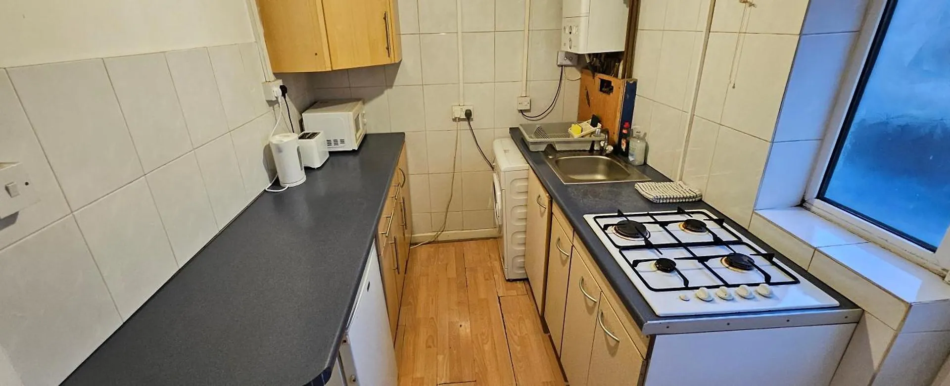 No Frills & Nothing Fancy 1 Bed Studio City Centre 카디프 0*,  영국